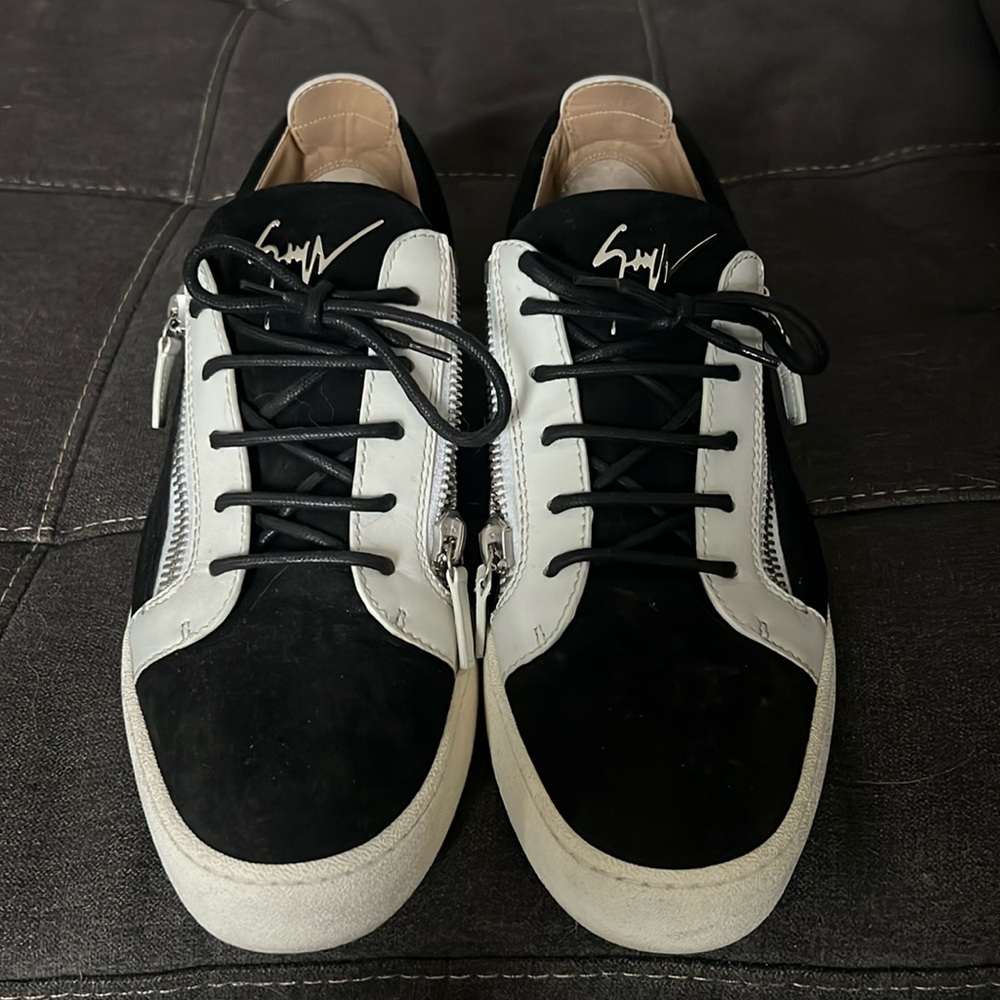 Black and white Giuseppe
